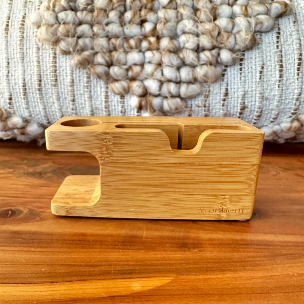 iPhone and iWatch charging organizer